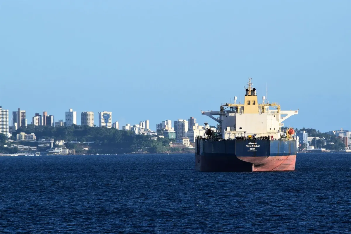 Ucrânia ataca navio iraniano no Mar Cáspio e eleva tensão com Teerã