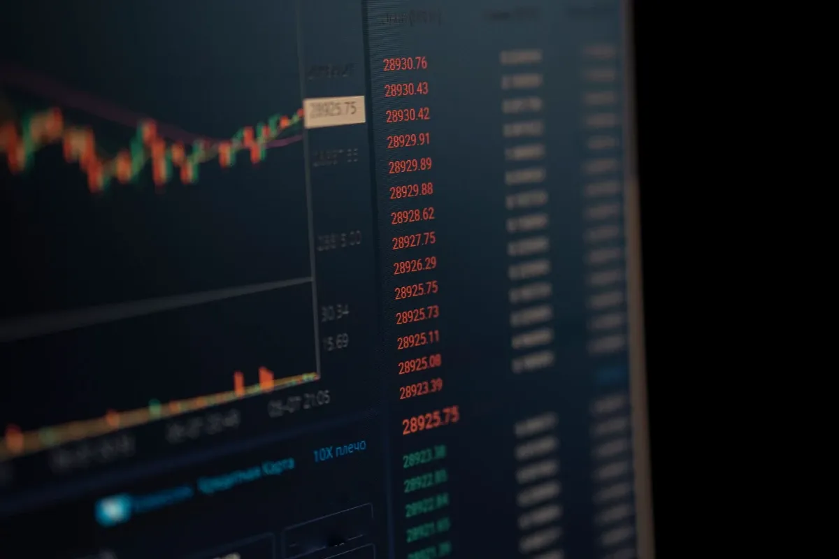 Futuros do S&P 500 ficam estáveis enquanto Nikkei 225 cai 1,2%