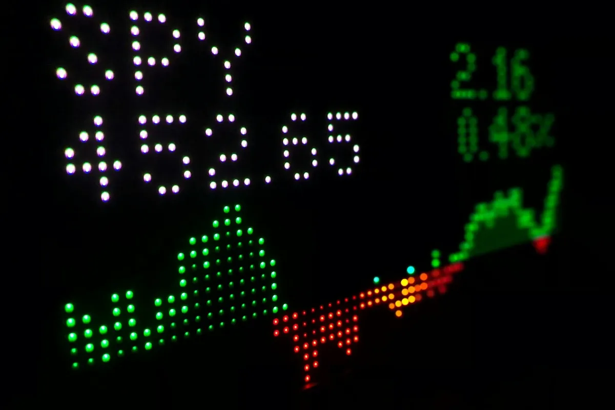 Futuros do S&P 500 e Dow Jones hoje ficam estáveis antes da ata do Federal Reserve
